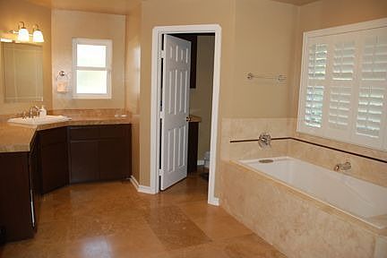 4th image of 2222 E Cameron Ave