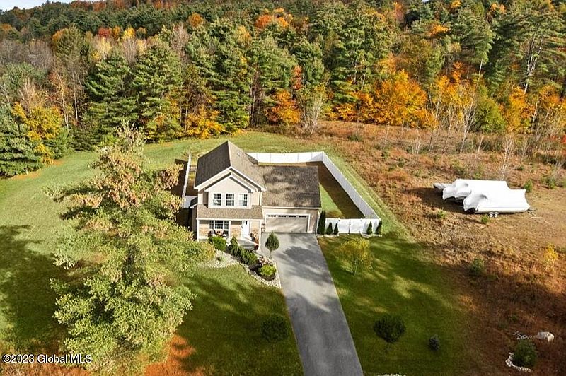 2nd image of 17 Schaffer Brook Lane
