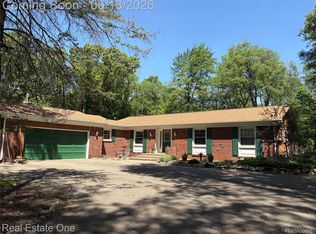 5466 Grange Hall Rd, Holly, MI 48442