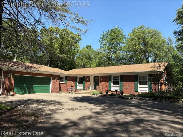 5466 Grange Hall Rd, Holly, MI 48442