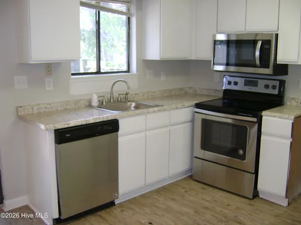 113 Bonner Ave APT 107, Morehead City, NC 28557