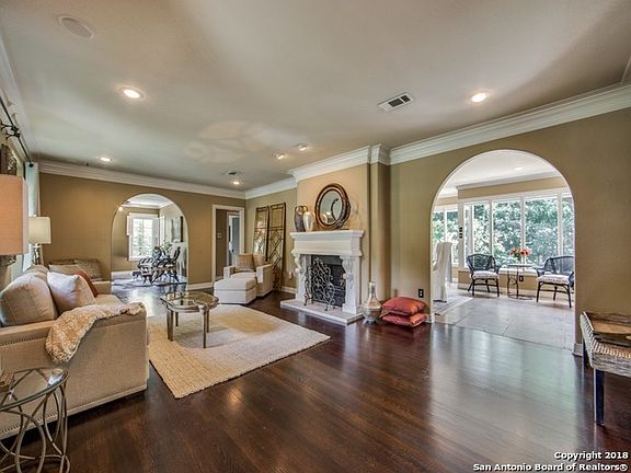 3rd image of 738 College Blvd