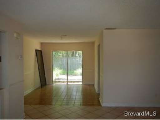3rd image of 1097 Riverdale Dr