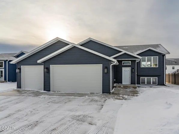 3155 44th Ave S, Grand Forks, ND 58201