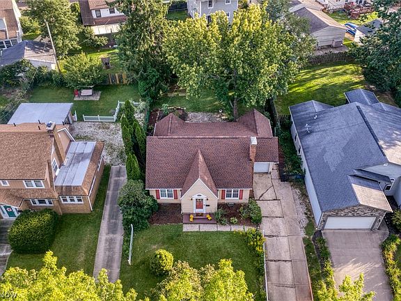3rd image of 1508 Thornapple Ave