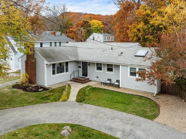 9 Jerdens Ln, Rockport, MA 01966