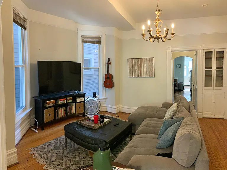1063 W Cornelia Ave #1 — Photo 3