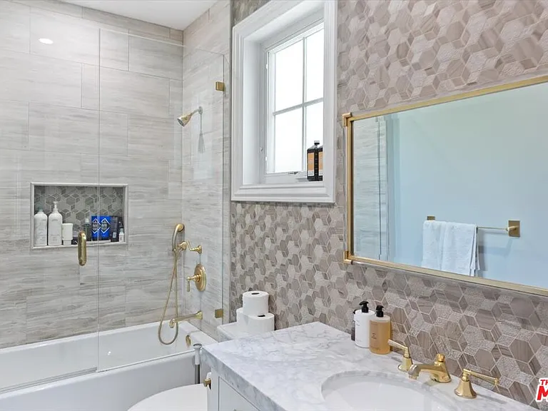 4225 Alcove Ave — Photo 32