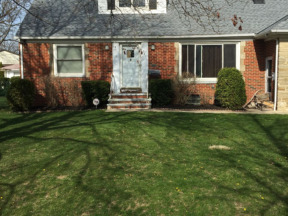 1st image of 225 E 272nd St