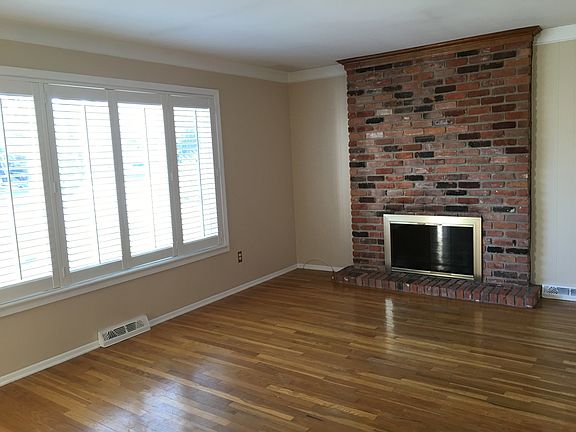 4th image of 300 Ely Dr N