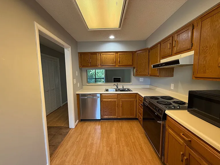 1312 Twin Springs Ct — Photo 16