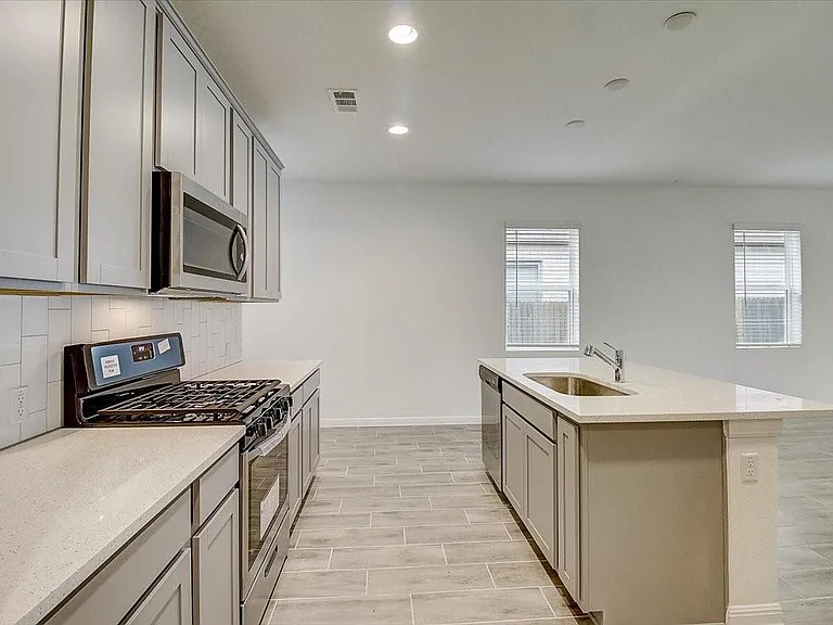 117 Lacey Oak Loop — Photo 2