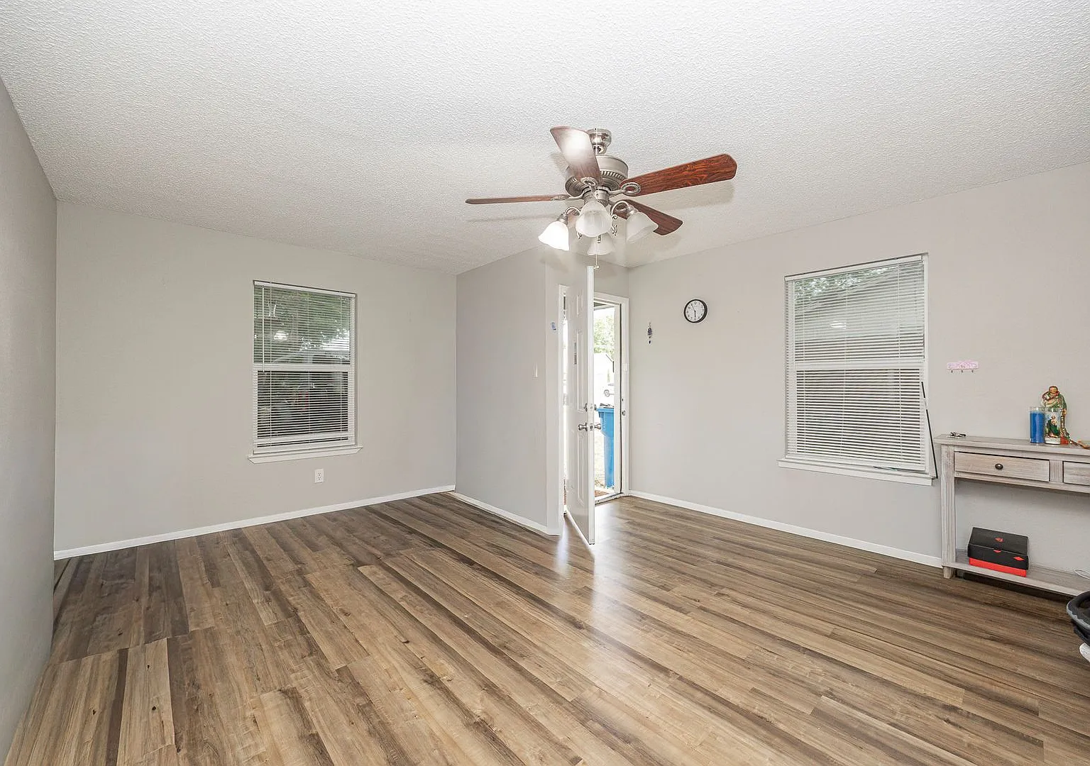 Spacious 2 Bed, 2 Bath Duplex With Huge Backyard Aubrey Isd - 5 Days Rent Free + Fast Approval! — Photo 3
