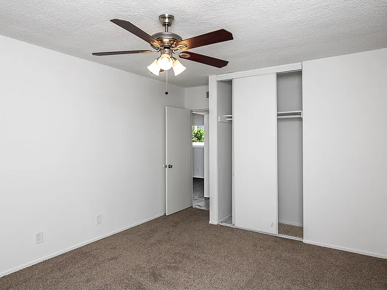 840 Fischer St — Photo 20