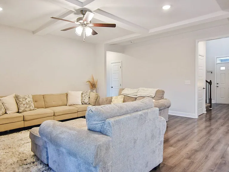1462 Citadel Dr — Photo 3