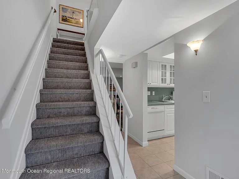 15 Linden Dr — Photo 5