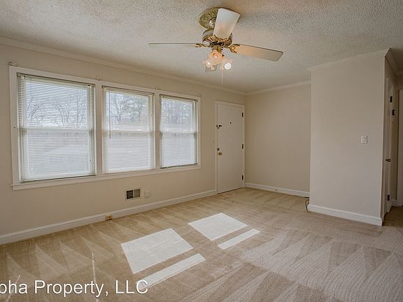 4th image of 10 Woodland Ln