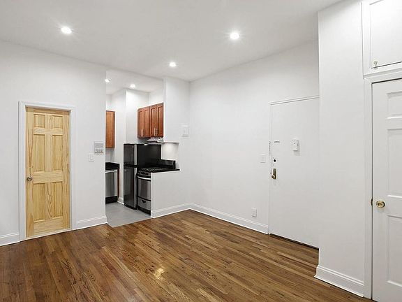 3rd image of 330 W 85th St APT 3B