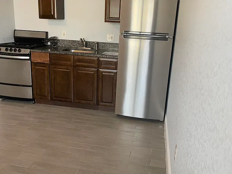 6100 Ridgewood Ave #7 — Photo 4