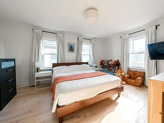 5th image of 281 Washington Ave #2