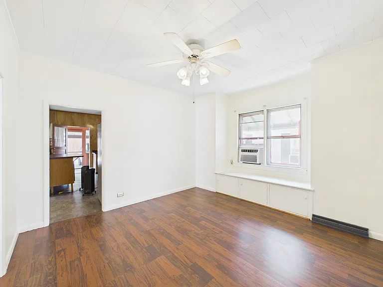 305 S Chelsea St — Photo 5