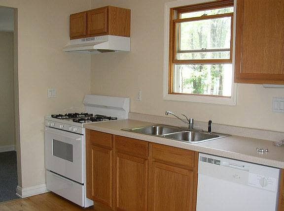 3rd image of 1064 Van Buren Ave