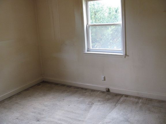 5th image of 233 W Vine St