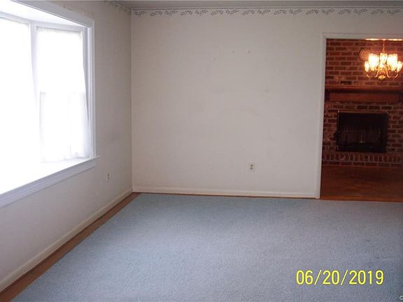 4th image of 7948 Kenmore Dr