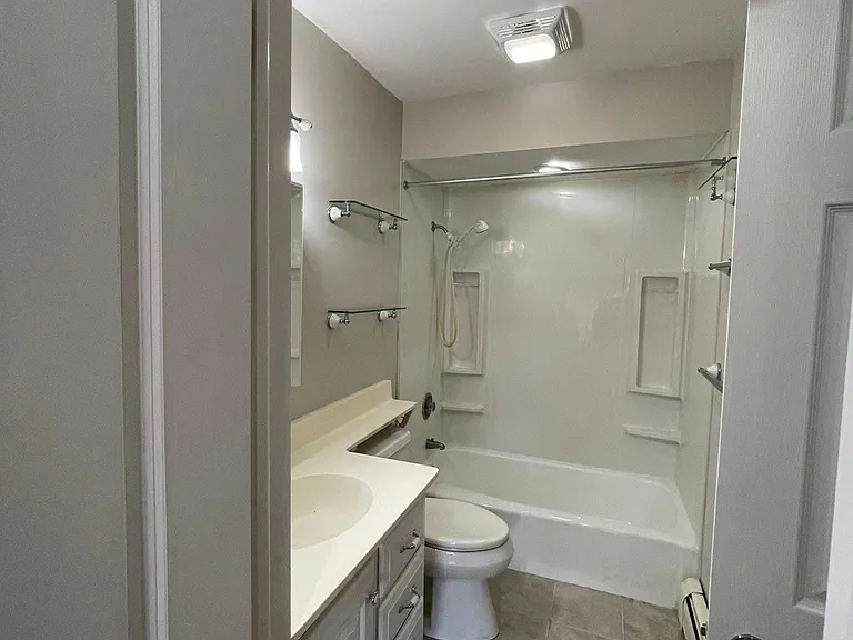 1430 N Evergreen Ave #1 — Photo 4