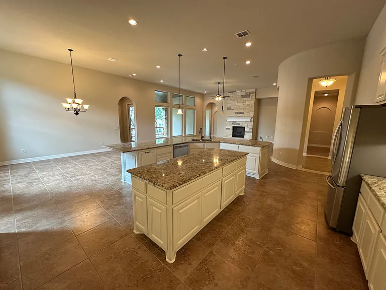 111 El Cielo — Photo 12