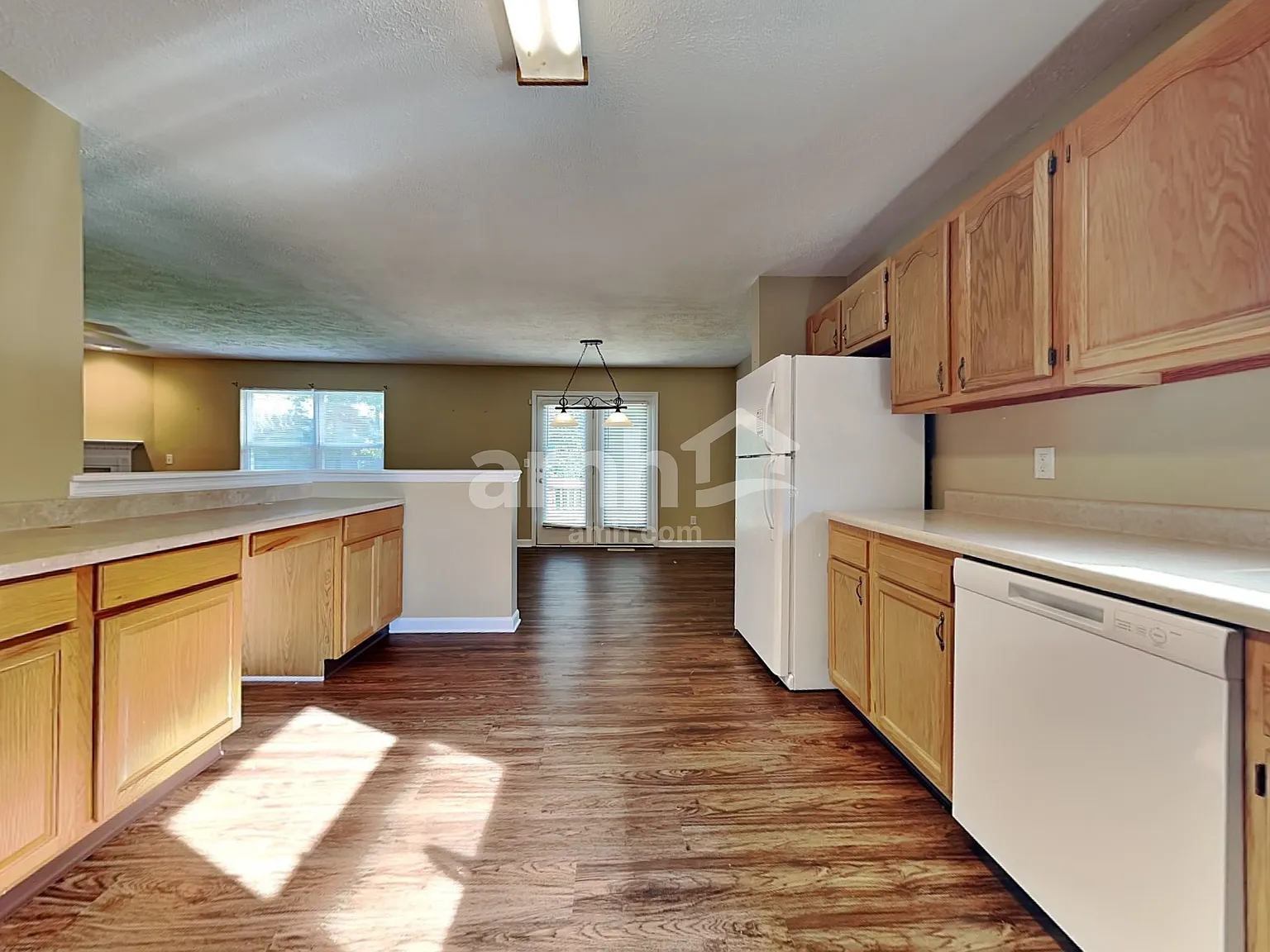 3 bed, 2.5 bath, 1680 sqft, $2,170 — Photo 3