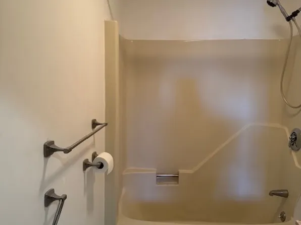 15 Houghton St APT 9, Worcester, MA 01604