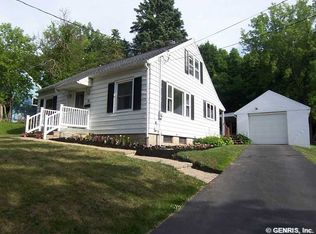 26 Orchard St, Fairport, NY 14450