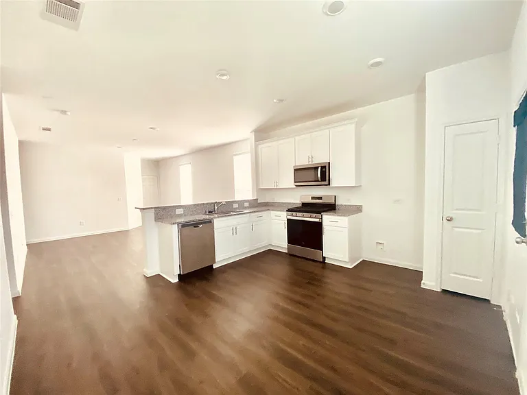 11750 Armadale Dr — Photo 5