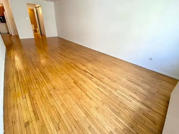 221 East 21st Street image 4 of 6