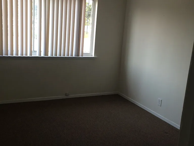1148-1156 W Valencia Dr — Photo 6