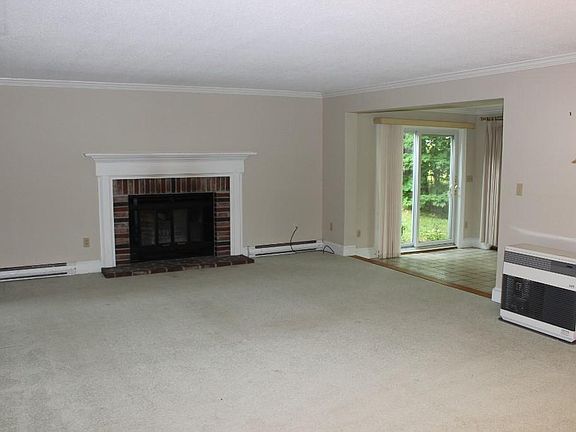 5th image of 10 Oakwood Lane #10