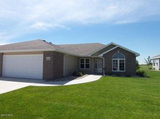 2022 NE Palisades Ln, Watertown, SD 57201