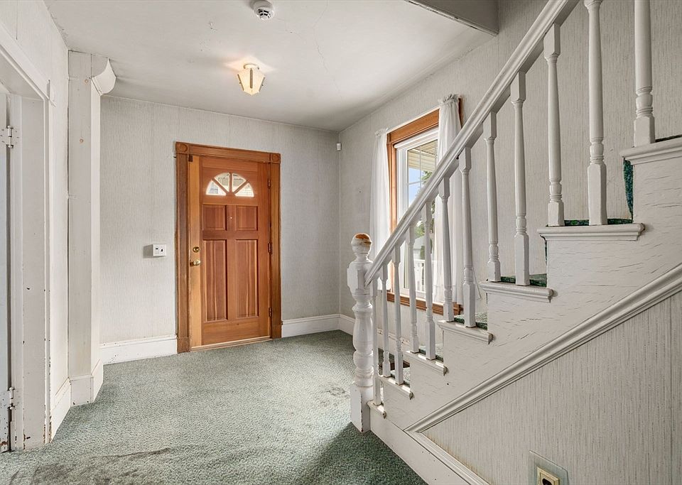 13th image of 39 Phillips Ave