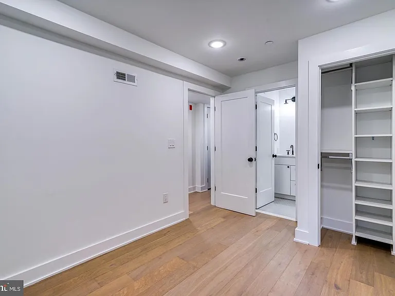 1519 Carpenter St #2 — Photo 16