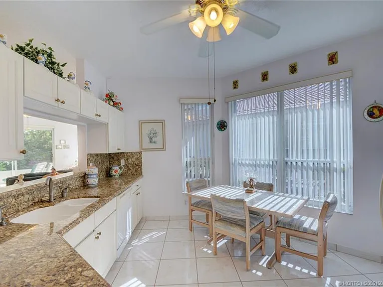 6789 SE Warwick Ln — Photo 11