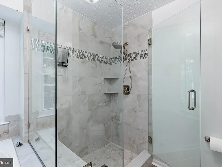 2807 Chapman Ct — Photo 22