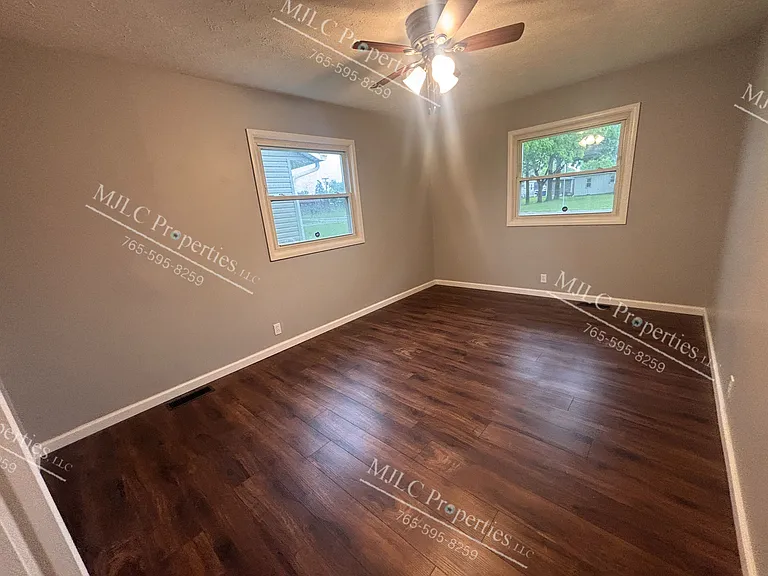 3201 S Elm St — Photo 10