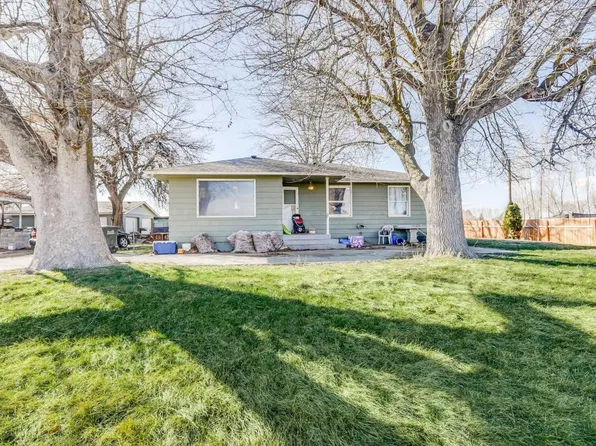 710 N Willoughby Rd, Grandview, WA 98930