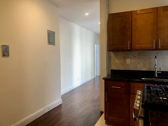 3rd image of 555 W 156th St APT 3a