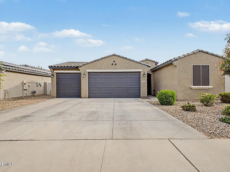 17279 W Dahlia Dr — Photo 1