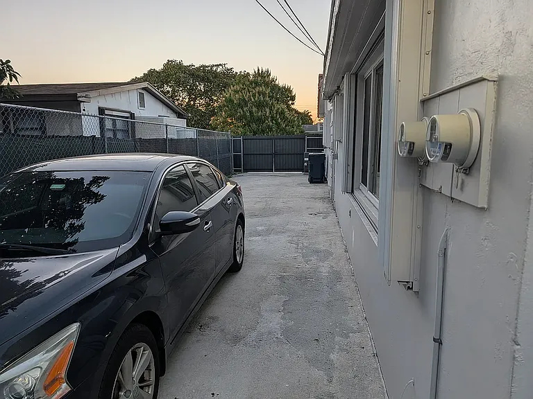 1037 SW 76th Ave — Photo 11