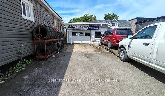 2nd image of 225 Concession St