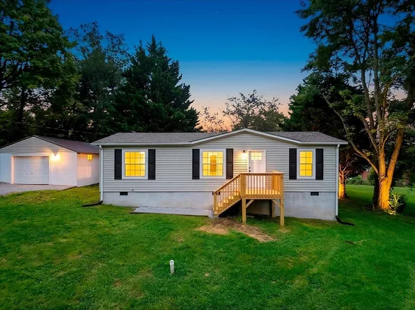 956 Ward Ln, Pulaski, VA 24301