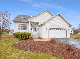 710 Small Farm Rd, Mukwonago, WI 53149